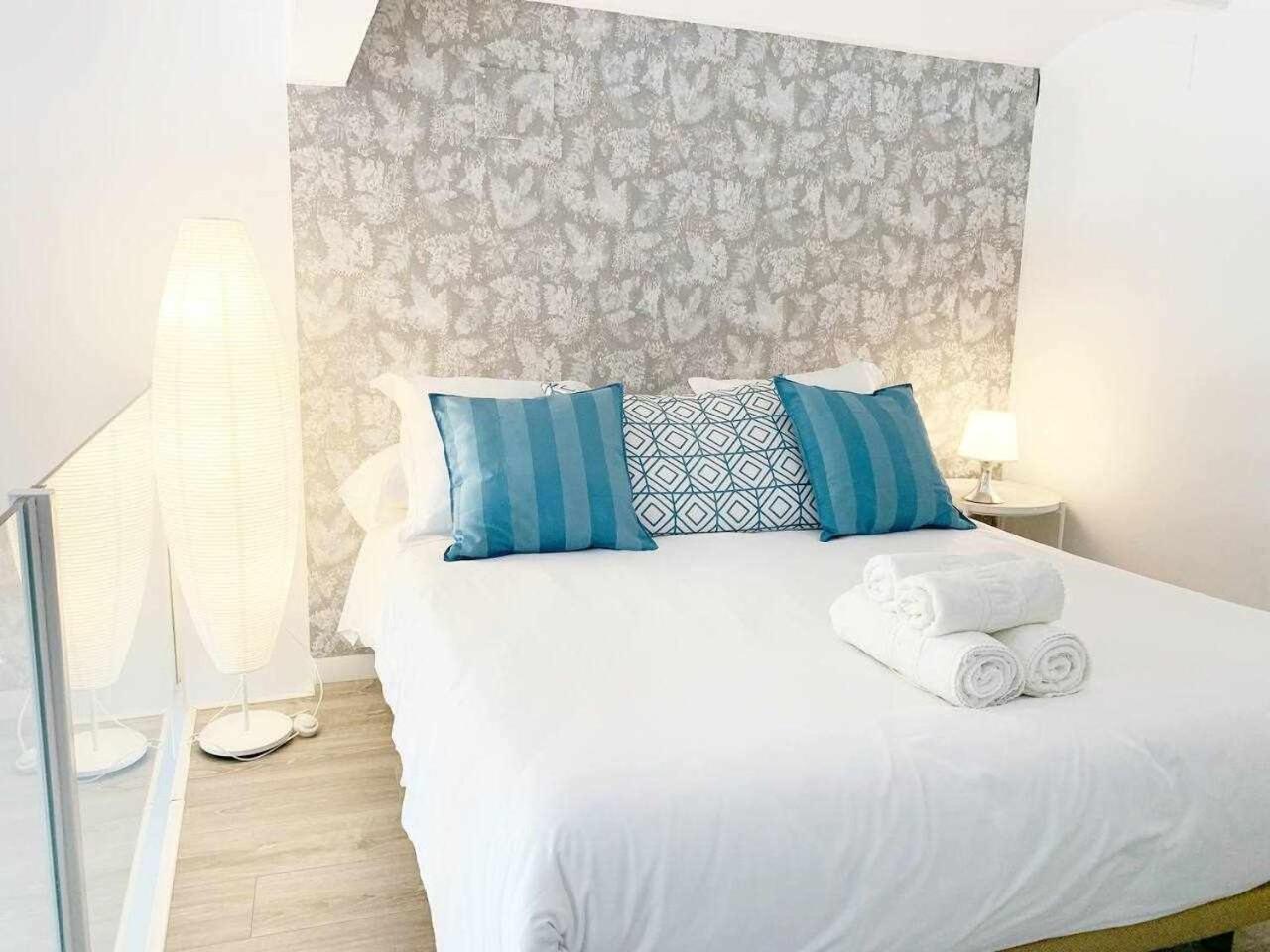 Isg Apartments Lovely Duplex Seville Room photo